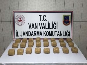 Toprağa gömülü vaziyette 12 kilogram eroin ele geçirildi