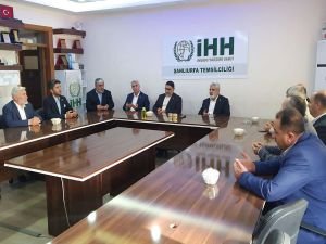 HÜDA PAR heyeti kazada vefat eden İHH gönülleri için taziye ziyaretinde bulundu