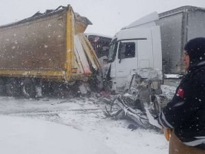 Mardin'de zincirleme kaza: 2 ölü 10 yaralı