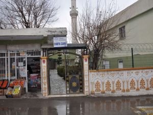 Batman'da camiye giren hırsızlar caminin bütün cihazlarını çaldı