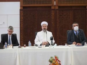 Diyanet İşleri Başkanı Erbaş, Diyanet-İlahiyat-MEB İstişare Heyeti Toplantısı'na katıldı