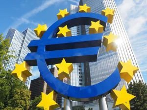 Euro Bölgesi'nde enflasyon çift hanelerde