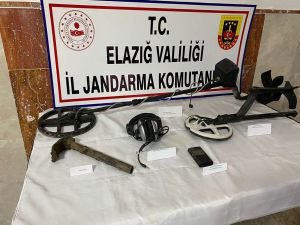 Elazığ'da kaçak kazı yapan define avcısı yakalandı