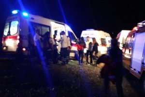 Diyarbakır’da polis aracı geçişi sırasında patlama yaralılar var