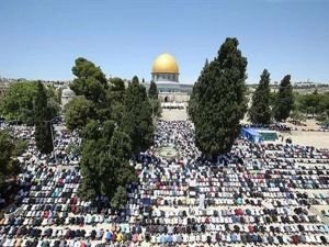 İşgalcilerden Mescid-i Aksa’da Cuma namazına yaş sınırı