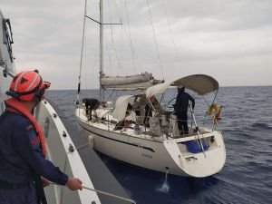 Türkiye Karasularındaki 37 düzensiz göçmen kurtarıldı