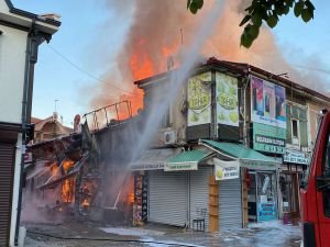 Kasapta çıkan yangın 15 dükkâna sıçradı