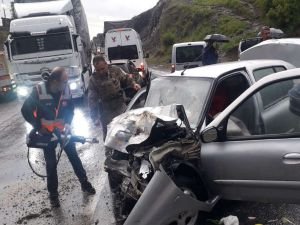 Bitlis’te yolcu otobüsü ile otomobil çarpıştı: Biri ağır 2 yaralı