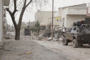 Askeri aracın geçişi sırasında patlama: Çok sayıda asker yaralı!