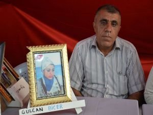 Evlat nöbeti tutan baba: Son çocuk dağdan inene kadar buradan ayrılmayacağız