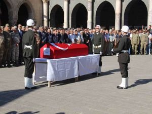 Pençe-Kilit Harekâtında hayatını kaybeden asker son yolculuğuna uğurlandı