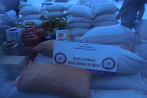 Araçta yapılan aramada, 14 ton kaçak çay bulundu