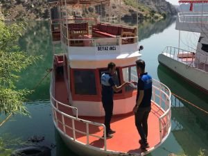 Dicle Barajındaki içme suyunu kirleten fosil yakıtlı tekneler mühürlendi