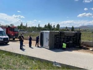 Ankara'da işçi midibüsü devrildi: 19 yaralı