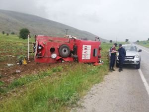 Orman yangınından dönen arazöz devrildi: 4 yaralı