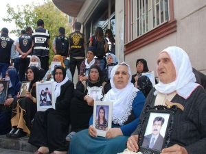 Bakan Yerlikaya'dan evlat nöbetindeki annelerin 5'nci yıl paylaşımı