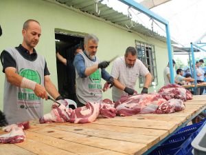 Umut Kervanı Vakfı kurban organizasyonu ile takdir topladı