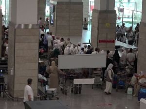 Diyarbakır'dan giden ilk hac kafilesi Türkiye'ye döndü