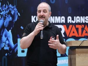 Bakan Varank, gençlerden bilişimde ve siber güvenlikte kendilerini geliştirmelerini istedi