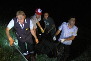 Otomobil şarampole uçtu