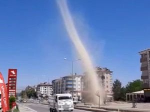 Elazığ'da çıkan hortum görenleri hayrette bıraktı