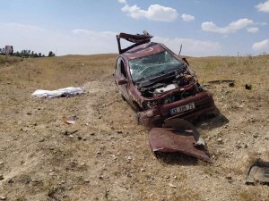 Ağrı'da devrilen otomobilin sürücüsü vefat etti