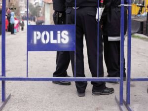 İhbara giden polis bıçaklandı