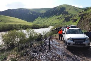 Tır dereye düştü 1 ölü bir yaralı