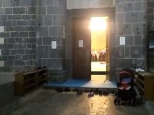 Diyarbakır'da cemaatle namaz esnasında festival müziğine ara verilmemesi tepki çekti