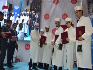 Diyanet İşleri Başkanı Erbaş 252 hafızın icazet törenine katıldı