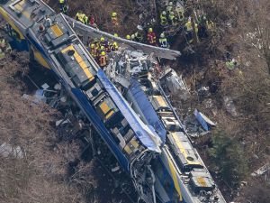 Almanya’da iki yük treni çarpıştı: 2 yaralı