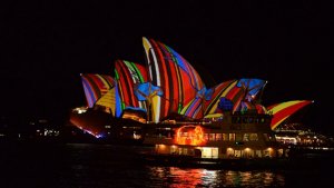 Vivid Sydney Festivali renkli görüntülere sahne oldu