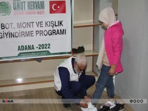 Umut Kervanı Adana’da muhtaç ve yetim çocukları giydirdi