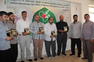 Kutlu Doğum etkinliklerine destek verenlere teşekkür plaketi