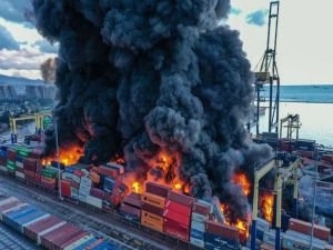 İskenderun Limanı’ndaki yangın söndürüldü