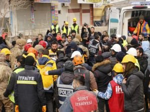 Diyarbakır'da anne ve çocuğu 101. saatte enkazdan çıkarıldı