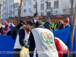 Avrupa Yetim Eli ve IHO Ebrar'dan Adıyaman'da battaniye yardımı