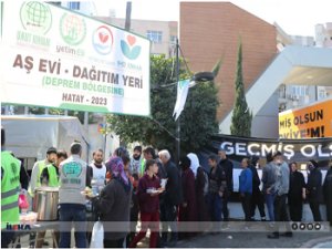 Umut Kervanı depremzedelere sıcak aş dağıtımına devam ediyor