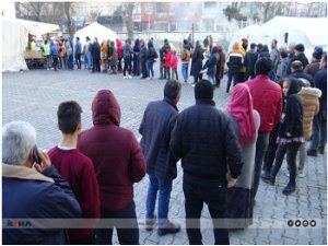 Kardeş yardım kuruluşları Malatya’da depremzedelere sıcak yemek dağıtımını sürdürüyor