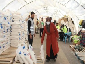 Umut Kervanı Vakfı'ndan depremzedelere un yardımı