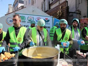 Avusturya'dan gelen gurbetçiler, Umut Kervanı aracılığıyla öğle yemeği dağıttı