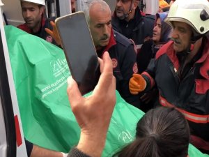 Malatya'daki depremde baba ve kızı enkazdan sağ olarak kurtarıldı