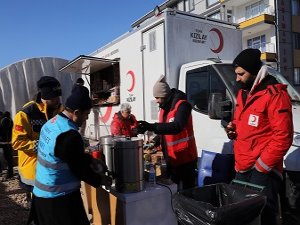 6 ilde 13 Kızılay Sosyal Market, Afetzedelere Hizmet Veriyor