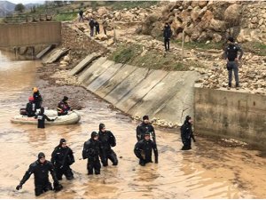 Adıyaman'da selde kaybolan anne ve kızını aranıyor