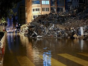 Hatay'da yükselen deniz suyu çekildi