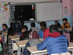 Bakan Özer, farklı şehirlerde olan 27 bin 462 öğrenci okuluna döndü