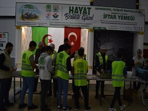 Uluslararası Cezayirliler Derneği, Siirt'te Umut Kervanı Aşevinde iftar yemeği verdi