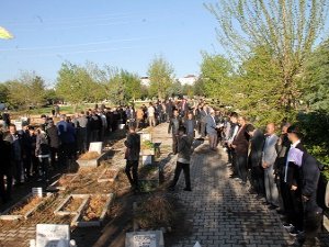 ​Yasin Börü ve arkadaşları mezarları başında yad edildi