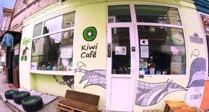 Tiflis'teki bir vegan kafeye sosisli saldırı