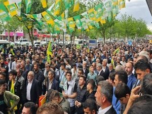 Batman milletvekili adayı Ramanlı'ın seçim lokali miting havasında açıldı